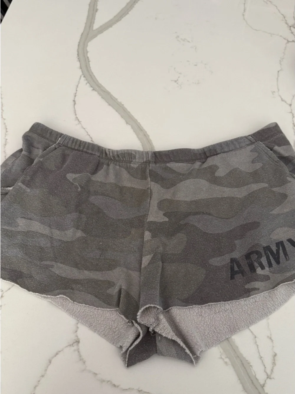 U.S. Army Women's Camo Shorts - Olive Green & Gray Size L - Urban outfitters - Picture 3 of 3